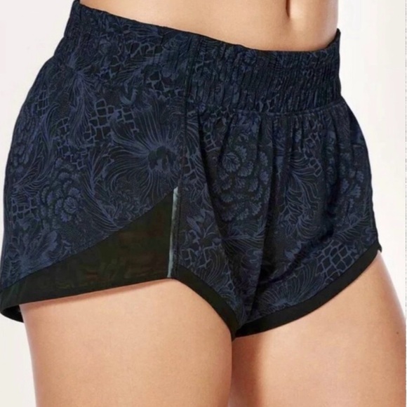 Lululemon Miles Ahead Shorts - Picture 2 of 5